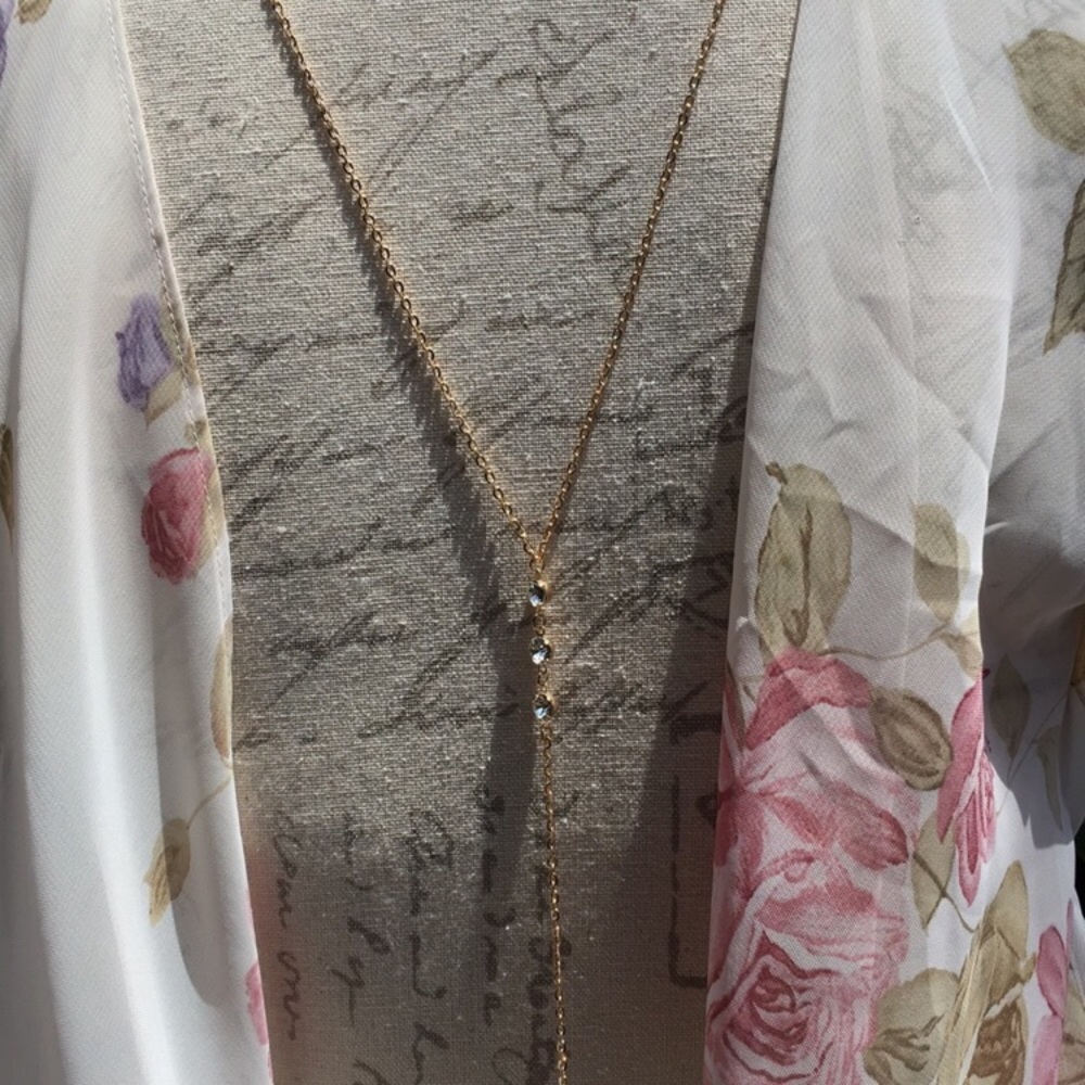 New! Gold Backdrop Necklace - Picture 4 of 6